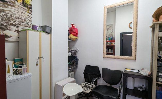 Resale - Commercial - Lo Crispin