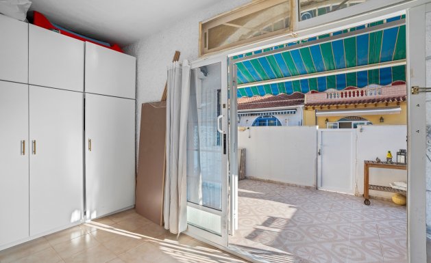 Resale - Chalet - Torrevieja - La Siesta