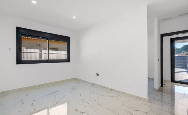 Resale - Villa - Orihuela Costa - Campoamor