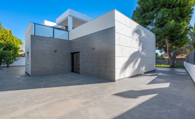 Resale - Villa - Orihuela Costa - Campoamor