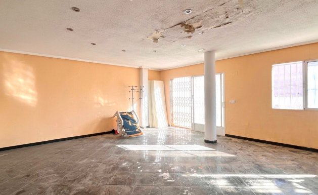Resale - Commercial - Torrevieja - Playa del Cura