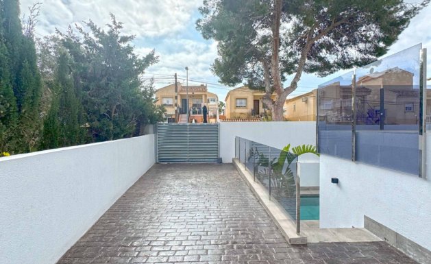 Resale - Detached House / Villa - Torrevieja - Los Balcones - Los Altos del Edén