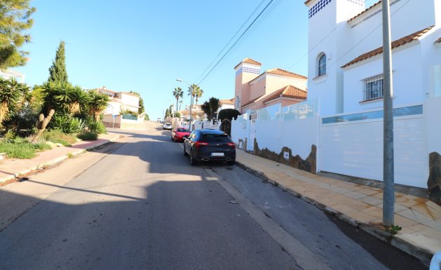 Herverkoop - Detached House / Villa - Orihuela Costa - Villamartin
