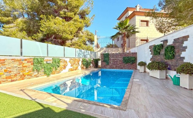 Herverkoop - Detached House / Villa - Orihuela Costa - Villamartín