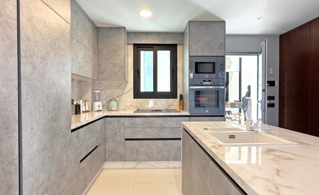 Herverkoop - Detached House / Villa - Orihuela Costa - Villamartín