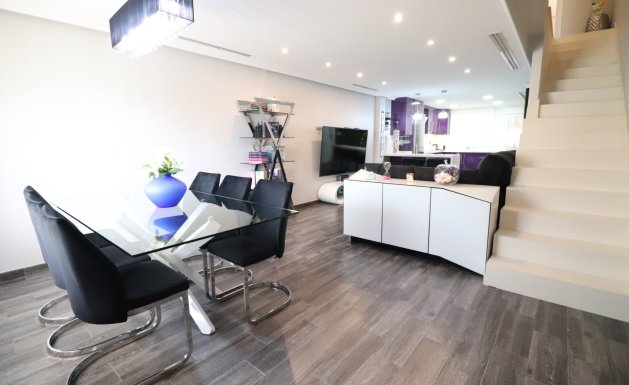 Herverkoop - Semi Detached - Redovan - Redovan - Town