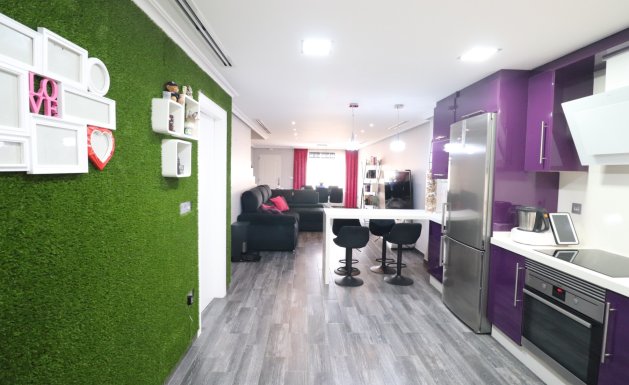 Herverkoop - Semi Detached - Redovan - Redovan - Town