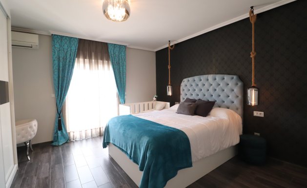 Herverkoop - Semi Detached - Redovan - Redovan - Town