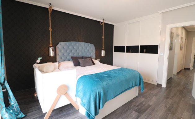 Herverkoop - Semi Detached - Redovan - Redovan - Town