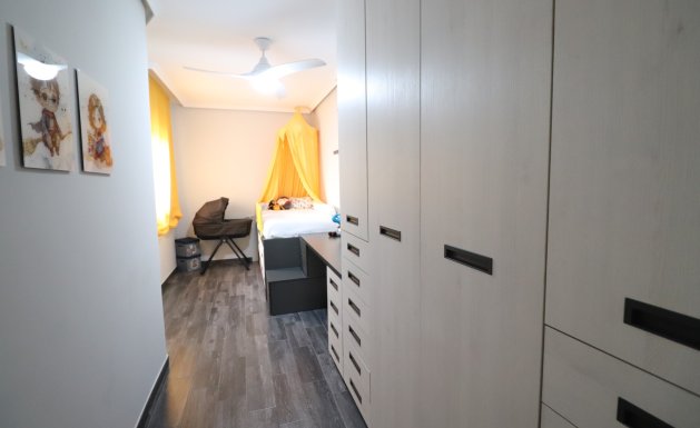 Herverkoop - Semi Detached - Redovan - Redovan - Town