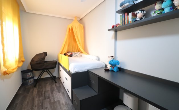 Herverkoop - Semi Detached - Redovan - Redovan - Town