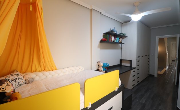 Herverkoop - Semi Detached - Redovan - Redovan - Town