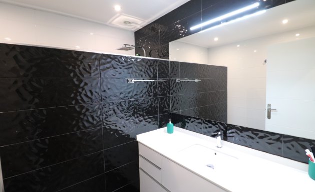 Herverkoop - Semi Detached - Redovan - Redovan - Town