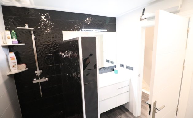 Herverkoop - Semi Detached - Redovan - Redovan - Town