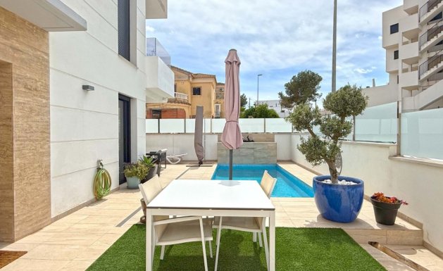 Herverkoop - Detached House / Villa - Orihuela Costa - Villamartín