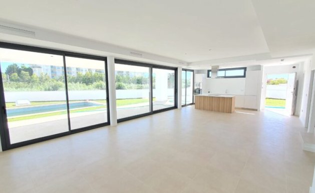 Obra nueva - Villa - Manilva