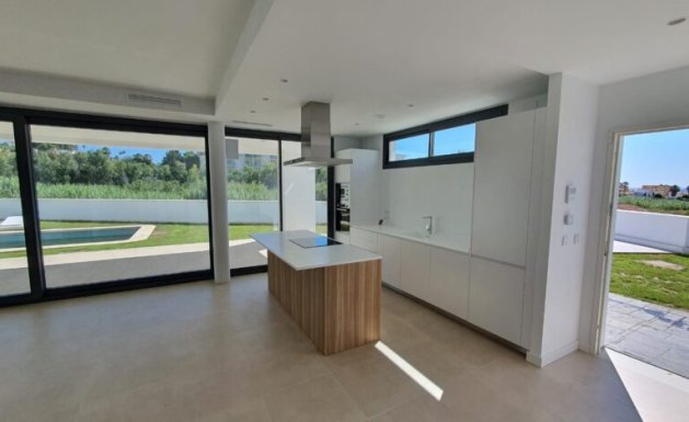 Obra nueva - Villa - Manilva