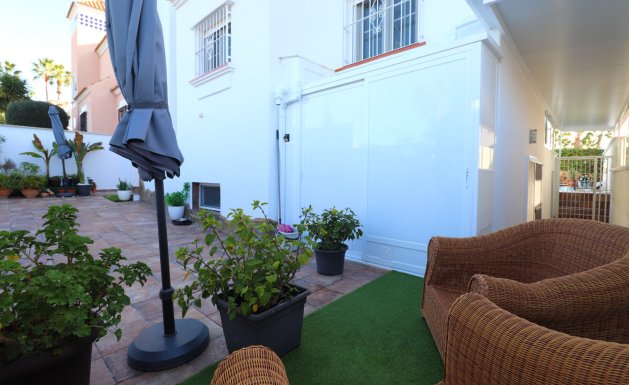 Herverkoop - Detached House / Villa - Orihuela Costa - Villamartin
