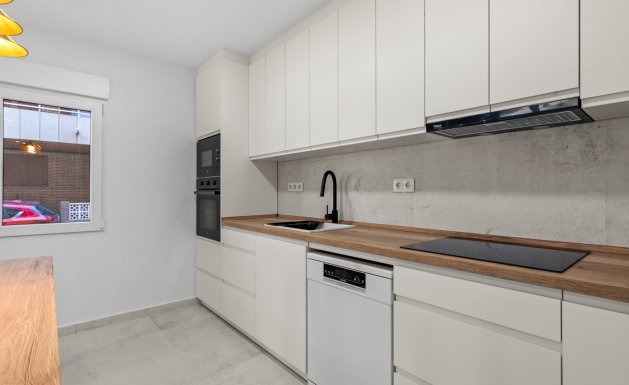 Resale - Apartment - Torrevieja - Playa del Acequión