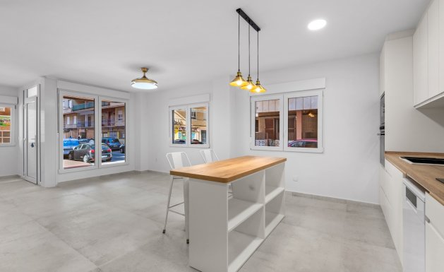 Resale - Apartment - Torrevieja - Playa del Acequión