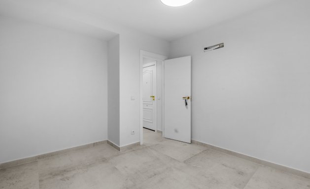 Resale - Apartment - Torrevieja - Playa del Acequión