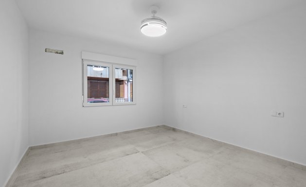 Resale - Apartment - Torrevieja - Playa del Acequión