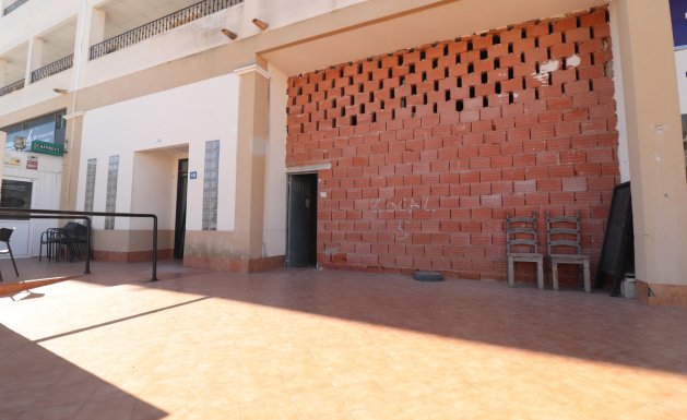 Resale - Commercial - Los Montesinos - Entre Naranjos / Vistabella Golf