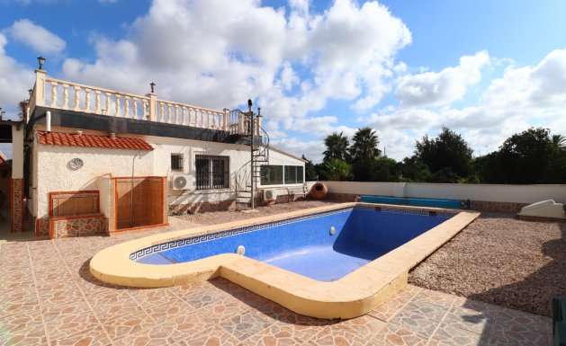 Resale - Country property  - Almoradí - Heredades - Country