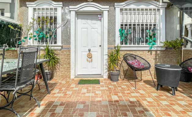 Resale - Chalet - Torrevieja - La Siesta - El Salado -  Torreta