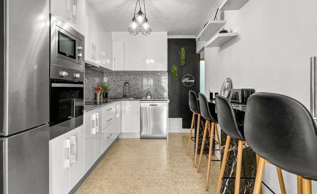 Resale - Chalet - Torrevieja - La Siesta - El Salado -  Torreta