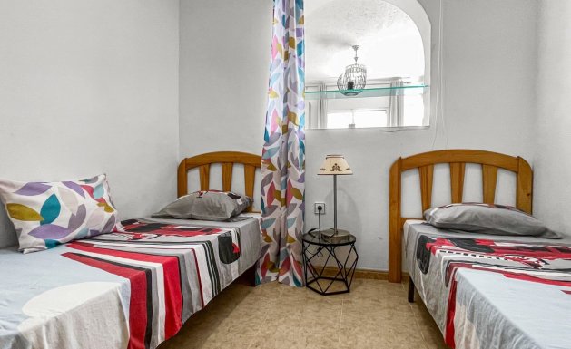 Resale - Chalet - Torrevieja - La Siesta - El Salado -  Torreta