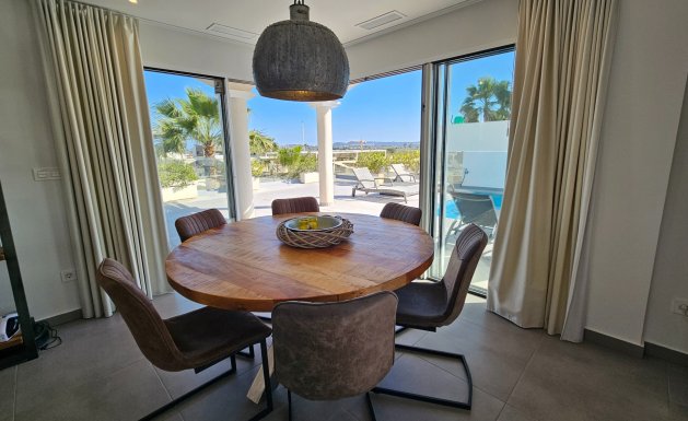 Resale - Villa - La Marina