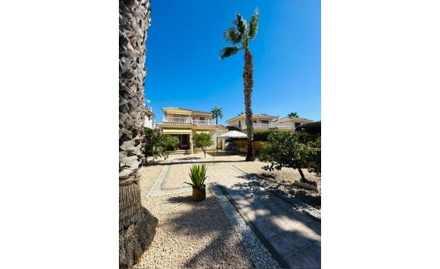 Resale - Villa - Villamartín - Los Dolses