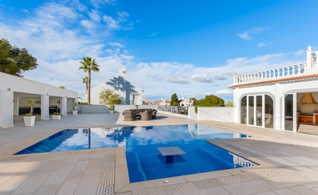 Resale - Detached House / Villa - San Miguel de Salinas