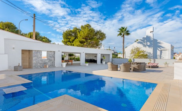 Resale - Detached House / Villa - San Miguel de Salinas