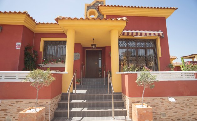Herverkoop - Detached House / Villa - Lo Crispin
