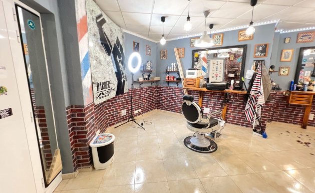 Resale - Commercial space - Guardamar del Segura