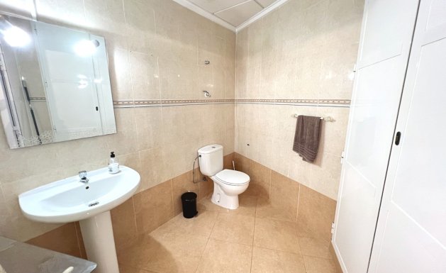 Resale - Commercial space - Guardamar del Segura