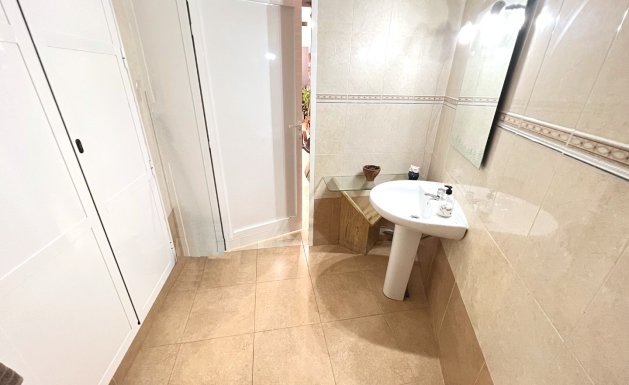 Resale - Commercial space - Guardamar del Segura