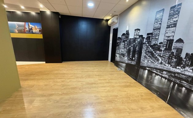 Resale - Commercial space - Guardamar del Segura