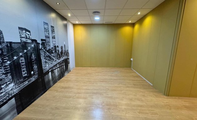 Resale - Commercial space - Guardamar del Segura