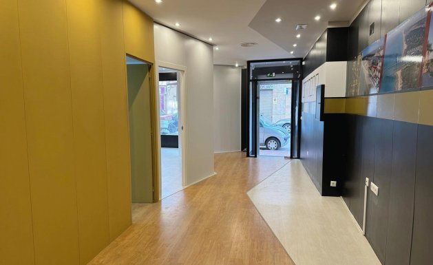 Resale - Commercial space - Guardamar del Segura