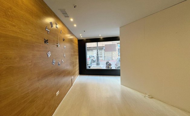 Resale - Commercial space - Guardamar del Segura