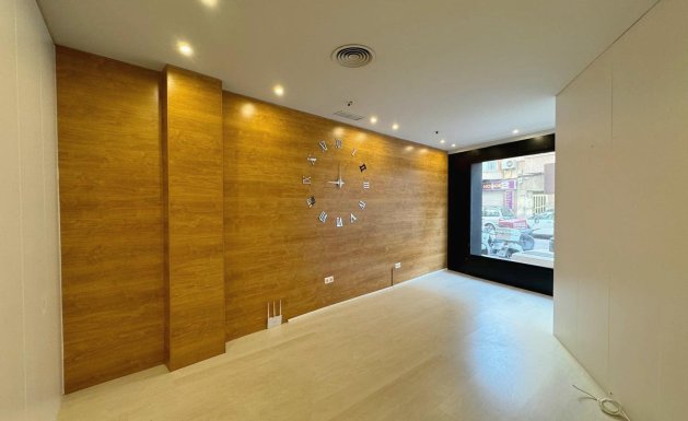 Resale - Commercial space - Guardamar del Segura