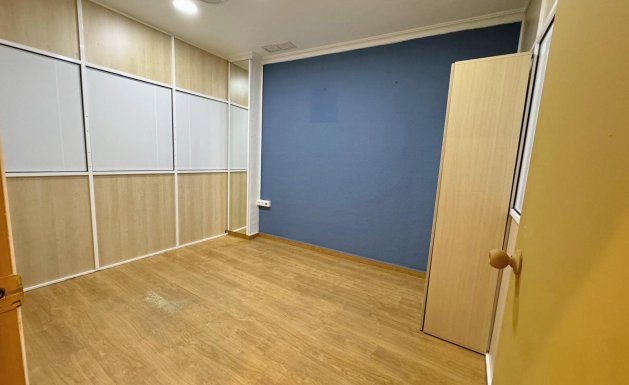 Resale - Commercial space - Guardamar del Segura
