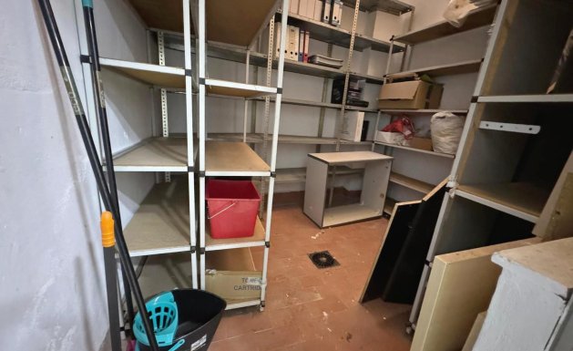 Resale - Commercial space - Guardamar del Segura