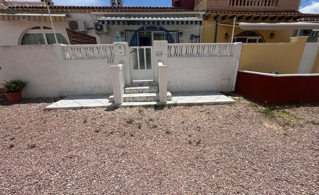 Resale - Chalet - Torrevieja - Urbanización San Luis