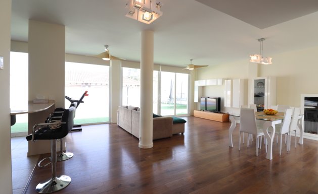Reventa - Detached House / Villa - La Marina - La Marina - Urbanization