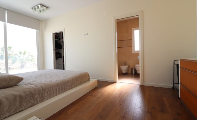 Reventa - Detached House / Villa - La Marina - La Marina - Urbanization