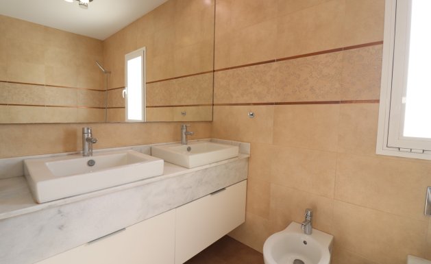 Reventa - Detached House / Villa - La Marina - La Marina - Urbanization